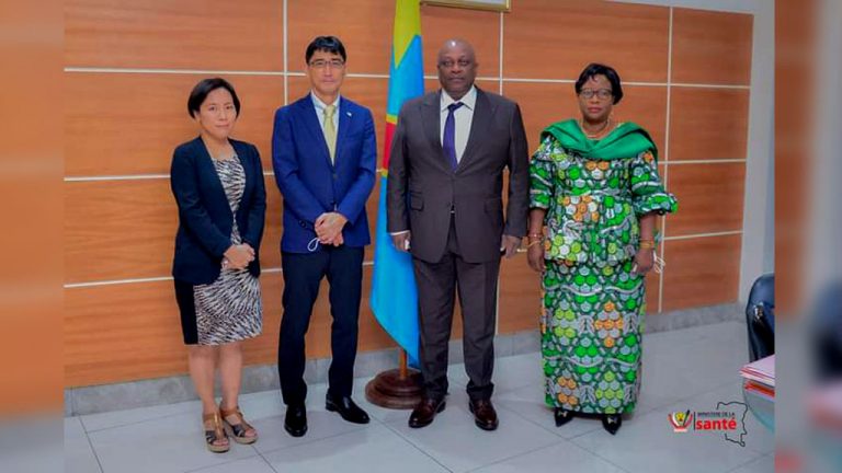 SAMA-LUKONDE-ET-LA-DELEGUATION-DU-JAPON
