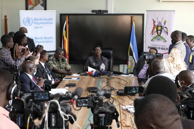 la-secretaire-permanente-du-ministere-de-la-sante-ougandais-diana-atwine-a-annonce-qu-une-personne-etait-morte-en-raison-d-ebola-photo-sipa-ap-hajarah-nalwadda-1663668574