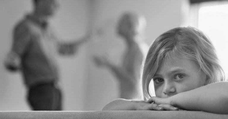 fillette-dispute-parents-education