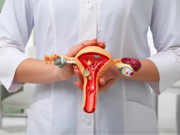 endometriose-adobestock-472338385–new-africa-1333×1000