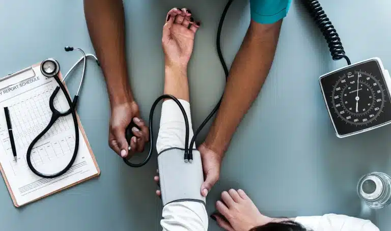 Image de l’article Les opportunités qu’offre le gouvernement béninois aux jeunes diplômés en médecine