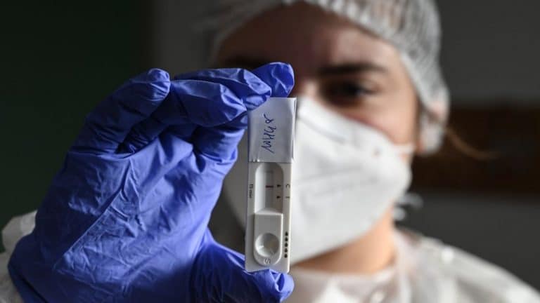 FRANCE-HEALTH-VIRUS-TEST