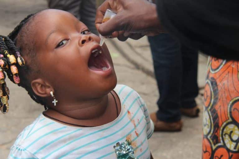 Vaccination d’un enfant de moins de 5ans au marché St Michel