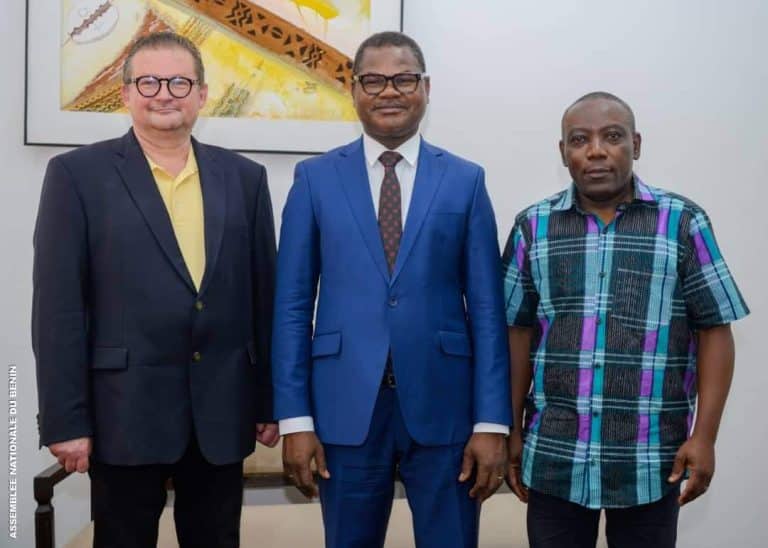 LE-PVP-BARTHÉLEMY-KASSA-ÉCHANGE-AVEC-DR-ÉRIC-VERSCHUEREN-DE-LONUSIDA-PUIS-EULOGE-ZODEOUGAN-DE-LASSOCIATION-SOWUTU-6