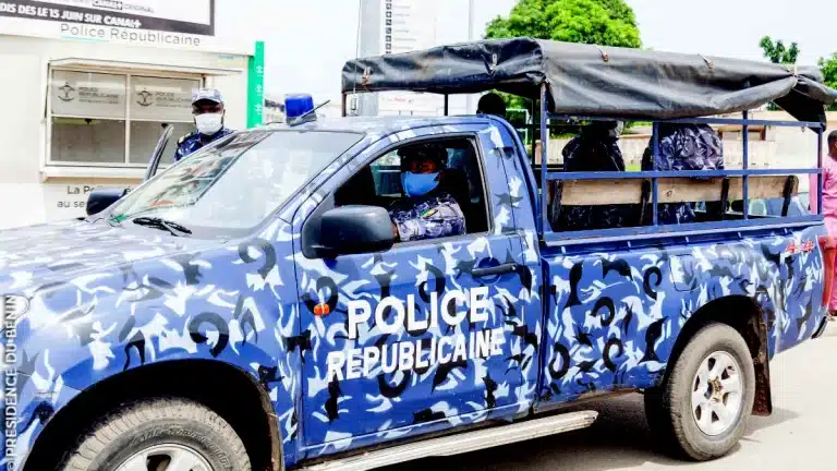 Police republicaine enfant
